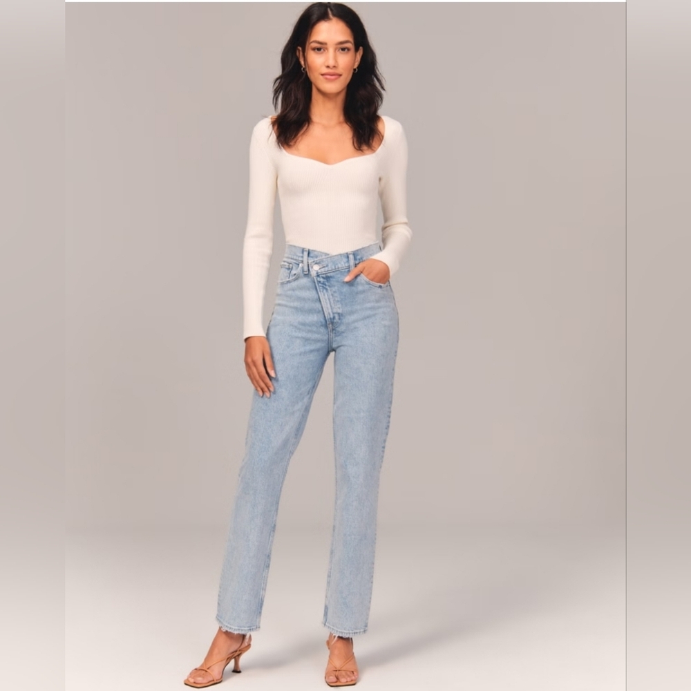 ABERCROMBIE & FITCH CURVE LOVE ULTRA HIGH RISE 90s SLIM STRAIGHT JEANS - NWT